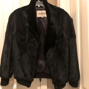 Vintage fur-Hong Kong. Size M. Front zipper.